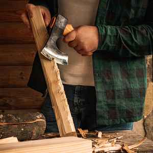 Hacha Vikinga Premium de Acero con Alto Contenido de Carbono, Forjada a Mano, Estilo Vikingo OEM, Mini Hacha Barbuda con Mango de Madera y Funda de Cuero - Product Image 2