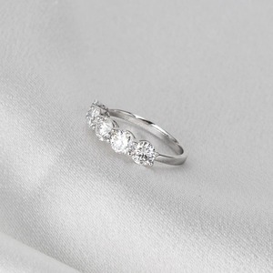 แหวนเพชรทรงกลมบริลเลียนท์ 1.8 กะรัต เพาะเลี้ยงในห้องปฏิบัติการ แหวนนิรันดร์ทองคำขาว 14K รูปตัวยู แหวนแต่งงานแบบโมเดิร์น แหวนซ้อนกันได้ - Product Image 3