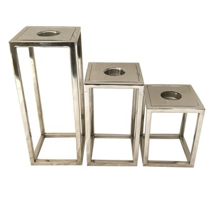 Juego de Portavelas de Metal Plateado de Lujo, Moderno, Geométrico, Cúbico, con Acabado de Acero Inoxidable, Forma de Linterna Hueca - Product Image 1