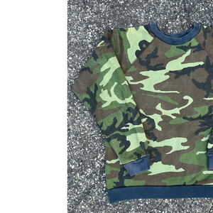 Stylish Camouflage Crewneck Sweatshirt for Men and Women, Comfortable Camo Pullover for Outdoor and Casual Use - Product Image 4