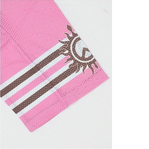 เสื้อฟุตบอลตาข่าย OEM ODM คอวีทรงโอเวอร์ไซส์สไตล์เรโทร รับสกรีนโลโก้ พิมพ์ลายดิจิตอล ชื่อและหมายเลข - Product Image 4