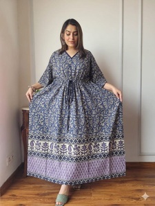 Vestido Maxi Morado con Estampado Floral, 100% Algodón Ecológico, Cuello en V, Estilo Boho Holgado, Manga Tres Cuartos, Bordado a Mano, para Uso Diario - Product Image 5