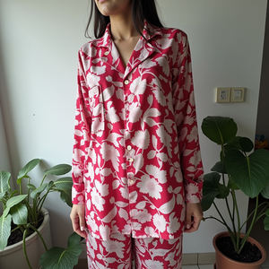 Mystic Veil of Blooming Hues y Unbound Serenity Camisa de manga larga con pantalones elásticos - Product Image 6