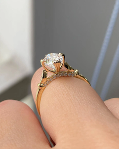 แหวนเพชรทรงรี 2.01 กะรัต รุ่น Royal Saga Trendy ประดับเพชรแบบ Prong Set ได้รับการรับรองจาก IGI เพชรเพาะเลี้ยงในห้องปฏิบัติการ ทอง 14K เครื่องประดับแทนคำมั่นสัญญาสำหรับเธอ - Product Image 6