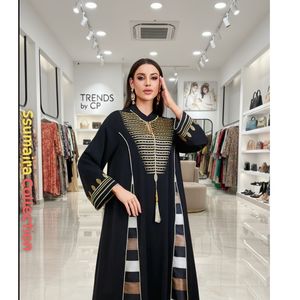 Tendencias 2026 de Cp Premium: Vestido de Noche Modesto con Bordado y Paneles en Contraste, Patrón Geométrico, Silueta en A y Cuello en V - Product Image 4