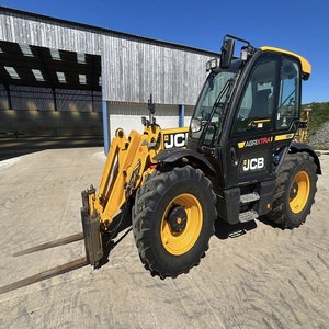 Manipulador telescópico JCB 538-60 Agri Xtra de bajo consumo de combustible, diseñado para alta productividad y costos operativos reducidos en la agricultura. - Product Image 1