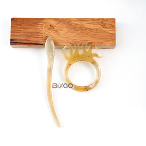 Épingle à châle élégante en corne de bœuf naturelle et bois, faite à la main, en forme de pieuvre, minimaliste et élégante, pour filles - Product Image 4