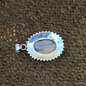 Collar con colgante bohemio de plata 925 elaborado artesanalmente con incrustaciones de ajuste de bisel de piedras preciosas de jaspe con imagen para regalos de boda o fiestas - Product Image 3