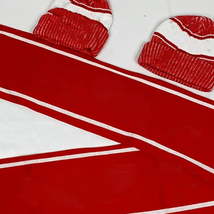 ชุดผ้าพันคอถักลายแจ็คการ์ดพร้อมหมวกปอมปอม ของชมรมนักศึกษาหญิงเดลต้า ซิกมา ทีต้า (DST) ระดับพรีเมียม - ชุดเครื่องแต่งกายฤดูหนาวแบบวาร์ซิตี้ รุ่น Fortitude Legacy - Product Image 4