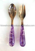 Ensemble de 2 cuillères à salade en corne de buffle naturelle et résine Kiswah Craft KC-RS1109, motif marbré multicolore