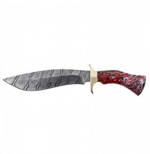 Couteau robuste à lame fixe en acier Damas, outil utilitaire extérieur, manche en résine marbrée rouge, garde en laiton - Product Image 4