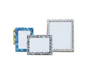 Marco de Fotos de Resina Hecho a Mano con Diseño de Borde Festoneado, Marco Vertical para Montar en la Pared - Product Image 4