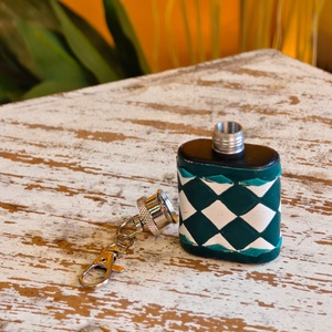 Premium Venus LeathersWere Fashion Checkered Genuine Leather Mini Hip Flasks New Metal Cap Lightweight Strong Waterproof - Product Image 3