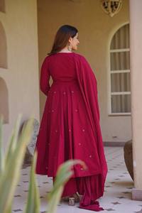 Conjunto de traje Anarkali de seda romana premium con bordados, pantalón palazzo y dupatta de seda Chanderi - Product Image 4