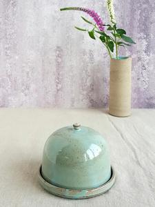 Recipiente para Mantequilla Artesanal con Tapa de Cristal y Plato para Servir, Diseño Elegante con Perilla de Agarre Suave, Solución para Guardar Mantequilla en la Cocina - Product Image 6