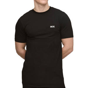 Camiseta de algodón negra sólida para hombre, de punto sencillo, con logo minimalista en el pecho, corte regular, estilo urbano, para suministro de marca privada. - Product Image 1