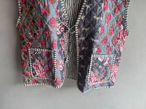 Chaleco Acolchado Floral para Mujer, Cuello en V, Sin Mangas, Chaqueta de Otoño con Bolsillos Estampados, Relleno de Poliéster, Largo Regular, REGALO PARA ELLA - Product Image 5