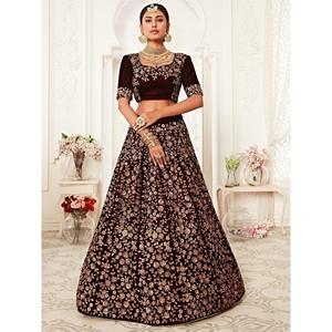 Lehenga choli ผ้ากำมะหยี่ปักสีแดงเข้มสำหรับเจ้าสาว - Product Image 4