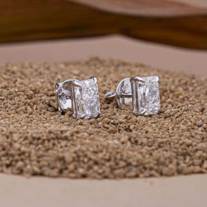 Boucles d'oreilles clous en diamant de laboratoire taille radiant plaqué or 18 carats, 2,07 carats, certifiées CVD IGI, cadeau de luxe pour femme, idéales pour les fêtes - Vente en gros - Product Image 1