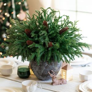 Rami di Pino Norfolk Natalizio da 19 Pollici, 12 Pezzi, Pino Finto Effetto Reale, 5 Grandi Coni di Pino, Rami Artificiali per Ghirlande e Corone - Product Image 2