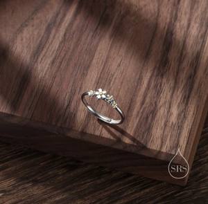 Bague en argent sterling plaqué or 14 carats, taille ajustable, motif fleur de mignonette, luxe, délicate et raffinée - Product Image 2