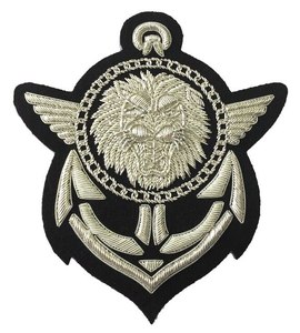 Parche de Encaje con Forma de Corazón de Alta Calidad, Bordado a Mano con Hilo de Oro, Cosido en Fieltro Negro - Product Image 5