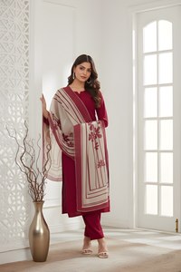 Conjunto de Kurta y Pantalón Recto de Seda Romana Color Granate con Dupatta de Algodón con Estampado Digital, Cuello Redondo, Largo hasta la Pantorrilla, Traje Étnico para Mujer - Product Image 6