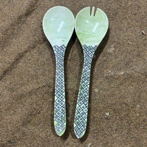 Top quality epoxy resin mint green aqua swirl epoxy resin salad server set of two with <b>engraved</b> handle Aqua polyresin server set - Product Image 1