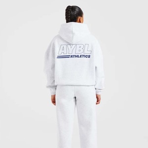 Sweat à capuche oversize vert foncé pour femme avec logo embossé sur le devant, en coton et molleton de bambou, manches classiques, idéal pour l'automne - Product Image 4