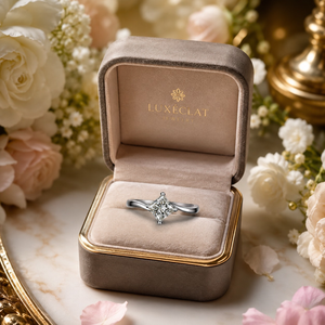 Anillo de compromiso con diamante solitario de corte princesa |   Anillo de diamantes blancos de 0,20 quilates |   Anillo de Compromiso de Oro Blanco de 14K con Engaste de Puntas para Mujer - Product Image 3