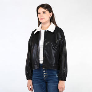 Veste en cuir PU ample et chaude à texture tendance, style décontracté avec revers et boutons pour femme, idéale pour l'hiver et le streetwear - Product Image 6