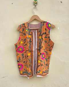 Gilet sans manches brodé Phulkari bohème, fait main, veste de cérémonie traditionnelle Punjabi avec broderie Phulkari - Product Image 1