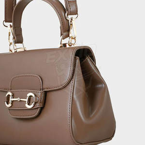 Sac en cuir tendance fabriqué au Pakistan, logo personnalisé, léger, sac en cuir tendance pour femmes - Product Image 4