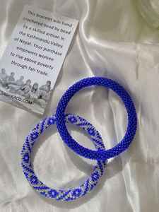 Pulsera de cuerda tejida a mano con dije de metal personalizado y cuentas de vidrio, brazalete tubular para mujer, joyería diaria - Product Image 2