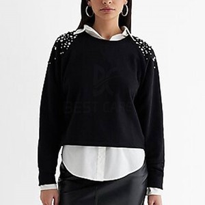 Sudadera Negra con Capucha y Cuello Redondo, Detalle de Pedrería en el Hombro, Manga Regular, Corte Regular, Tejido Ecológico de Poliéster, Unisex - Product Image 2