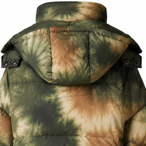 Chaqueta acolchada tie-dye para mujer, corta, con capucha, para invierno, con mangas abullonadas y cierre de cremallera. - Product Image 3
