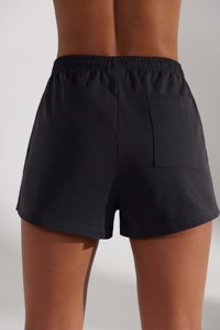 Shorts de sport pour femmes, très demandés, noirs délavés, avec poches, à enfiler, taille haute et respirants - Product Image 3