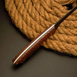 Couteau à filet en acier damas forgé à la main de 14 pouces |   Couteau de chasse personnalisé avec manche en bois, embouts en laiton et étui - Product Image 4