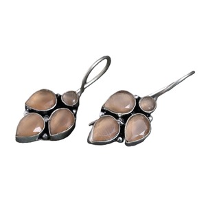 Boucles d'oreilles pendantes en argent oxydé avec pierres œil-de-chat, vente en gros |   Boucles d'oreilles multicolores faites à la main de style bohème pour femmes - Product Image 6