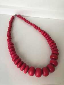 สร้อยคอลูกปัดทรงกลมสีชมพู เครื่องประดับหินธรรมชาติ งานฝีมือเรซิ่น ชิ้นงานแฟชั่นโดดเด่น - Product Image 3