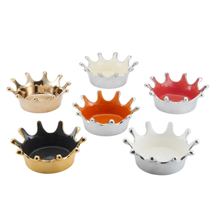 Elegante Cuenco de Corona Plateado y Rojo Esmaltado, Moderno Plato de Nueces de Aluminio Fundido con Tiara Real, Arte Decorativo Hecho a Mano para Mesa de Fiesta - Product Image 1