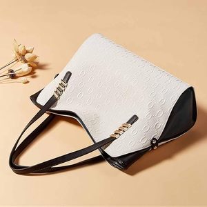 Sac fourre-tout de luxe en cuir véritable pour femme, élégant sac à bandoulière en cuir de vachette personnalisé, idéal pour toutes les occasions (OEM) - Product Image 3