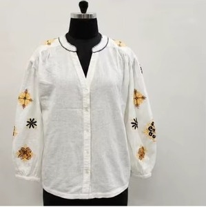 เสื้อผู้หญิงปักลายดอกไม้สไตล์โบฮีเมียน งานฝีมือคุณภาพส่งออก สีขาว เหมาะสำหรับงานต่างๆ และสวมใส่ในชีวิตประจำวัน - Product Image 2