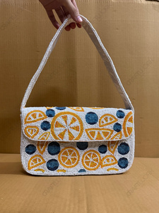Sac à bandoulière artisanal en perles de fruits oranges pour femmes, vente en gros |   Fabricant de sacs à main personnalisés en perles de rocaille - Product Image 1