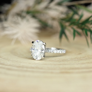 Anillo de Compromiso de Plata 925 con Baño de Oro y Moissanita, Diseño de Halo Oculto con Corte Brillante - Joyería Fina para Mujer - Product Image 5