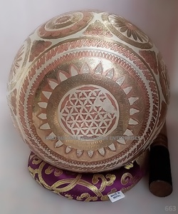 Bols chantants tibétains gravés à la main à bas prix avec plaqué argent pour les objets de collection d'art de méditation de yoga fabriqués au Népal - Product Image 3