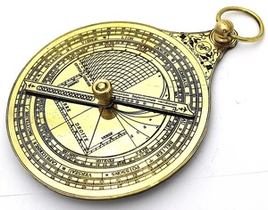 Astrolabe en laiton fait main, décoration de table avec motif gravé, sculpture culturelle traditionnelle pour salon - Product Image 6