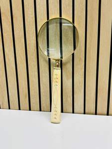 Lupa de Mano de Estilo Vintage de 4'' con Marco de Latón y Mango de Hueso - Product Image 4