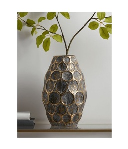 Vase géométrique de luxe en or antique et gris anthracite – Centre de table en céramique texturée ovale avec motif mosaïque circulaire - Product Image 1