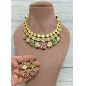 Impresionante Joyería de Alta Calidad Inspirada en Sabyasachi, Hecha a Mano, de Latón Chapado en Oro, con Incrustaciones de Kundan, Perlas de Imitación y Estilo Rajwadi para Fiestas - Product Image 1